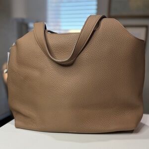Cuyana Soft pebble Italian leather shoulder purse